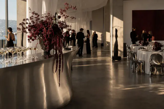 Ambientación escultórica en una galería